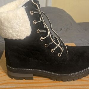 Women's Black Quilted Boots with White Fur Lining